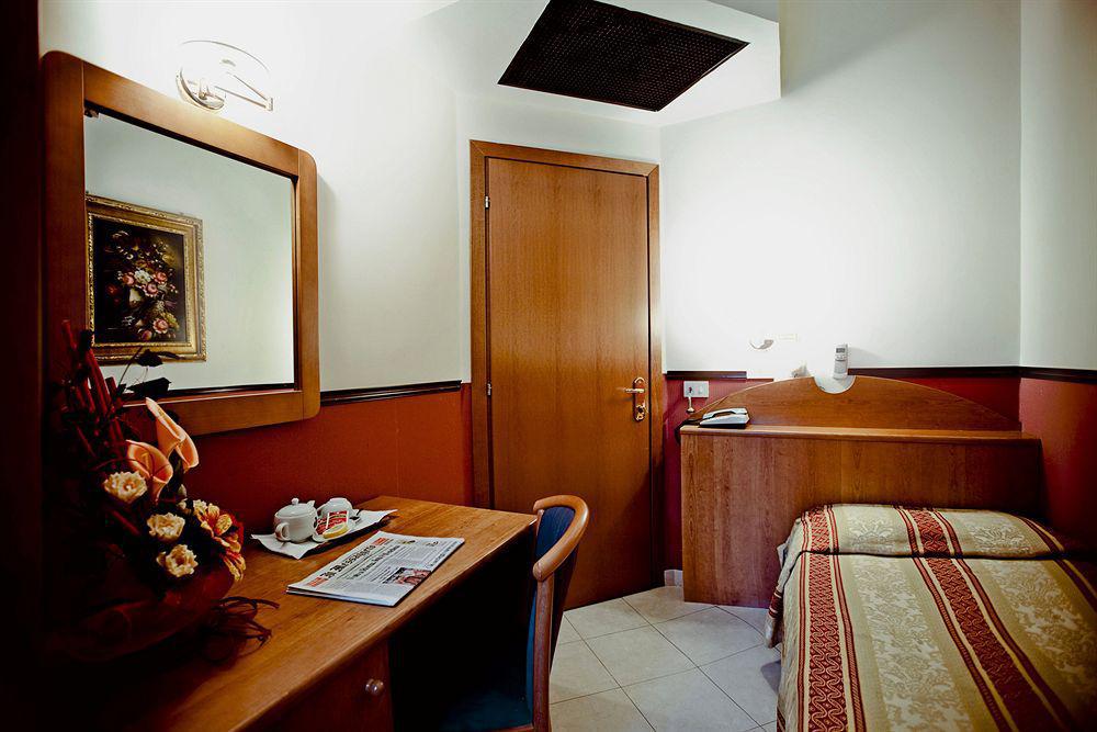 Hotel Saturnia Roma Dış mekan fotoğraf